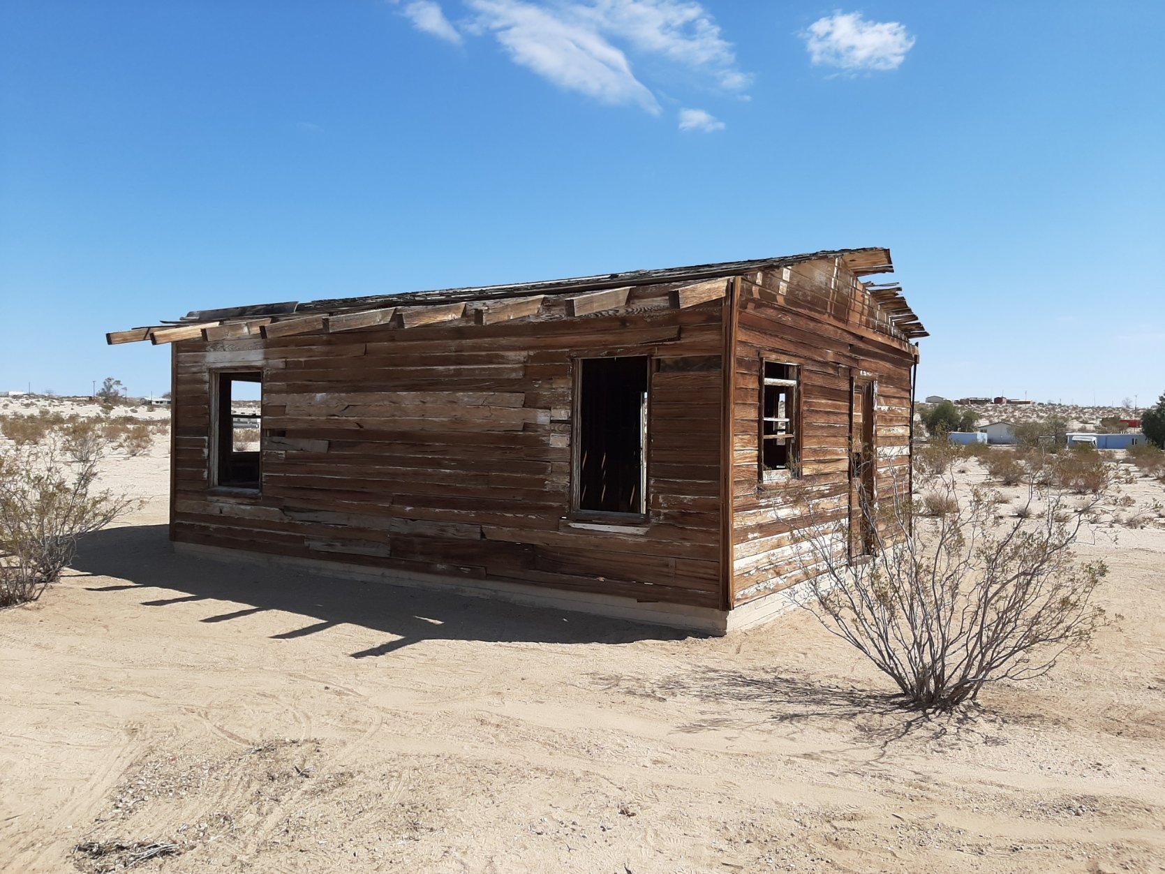 5ac fixer cabin with fire hydrant and power on 2 sides